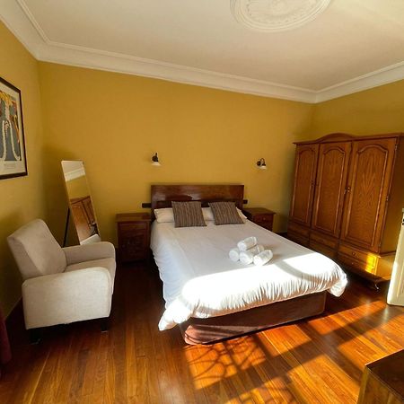 Hostal Esmeralda 코밀라스 외부 사진