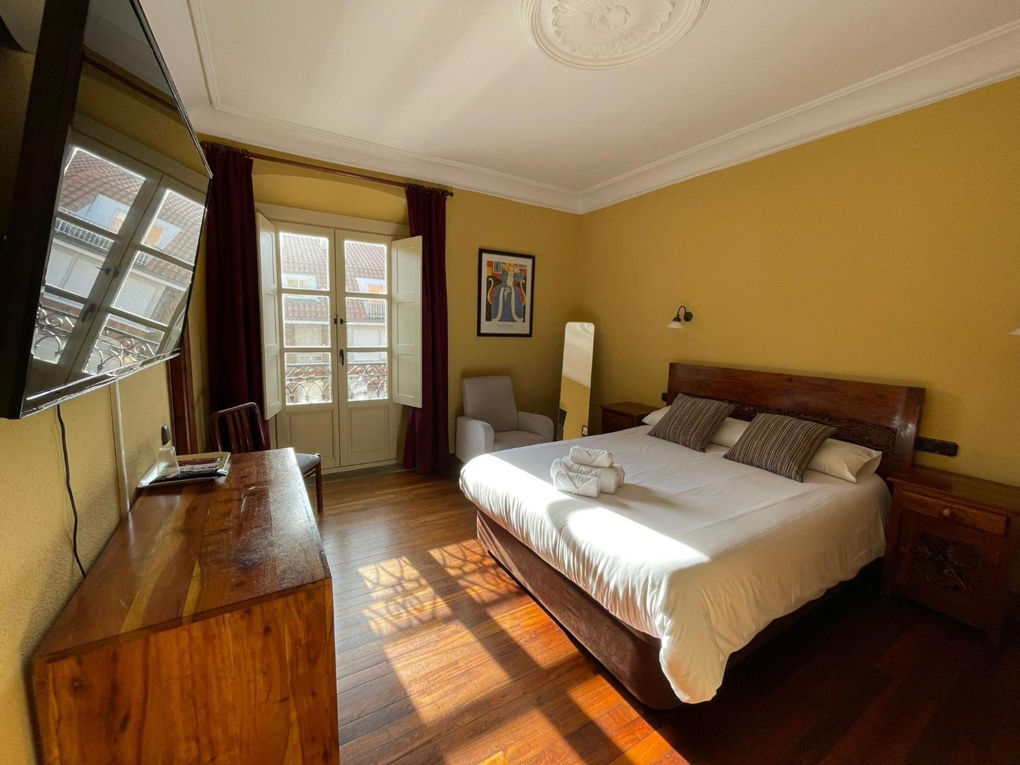 Hostal Esmeralda 코밀라스 외부 사진