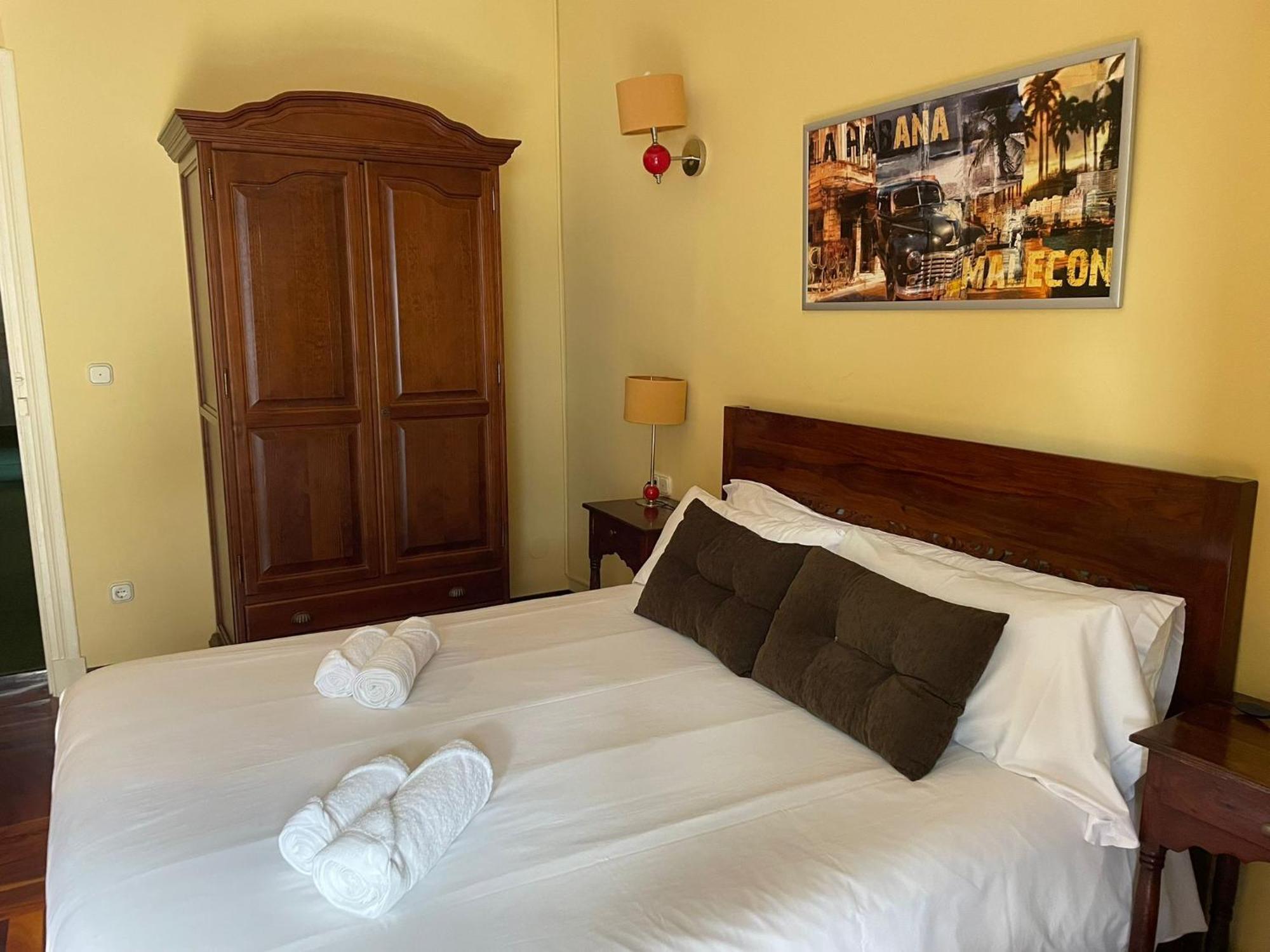 Hostal Esmeralda 코밀라스 외부 사진